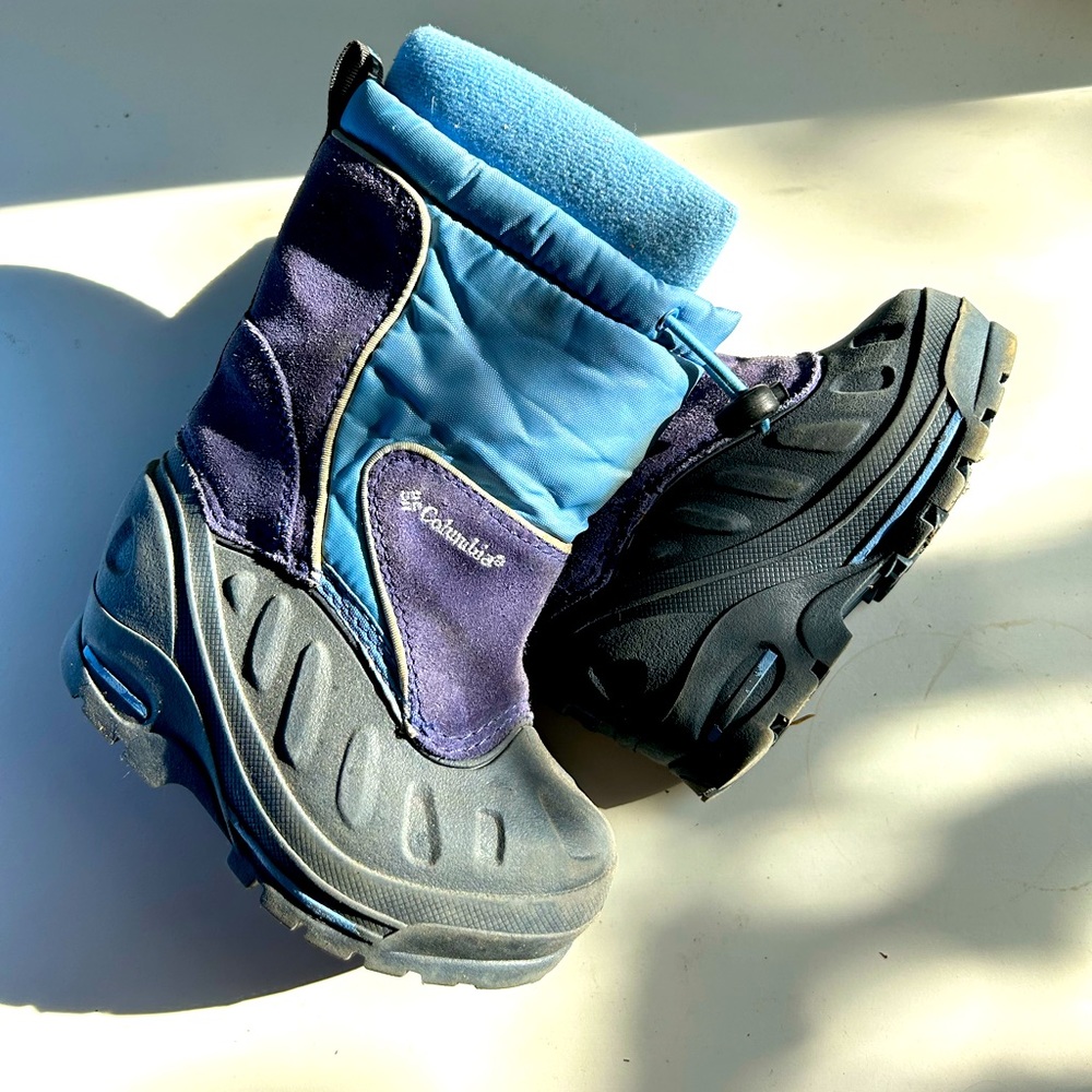 Kids size 8 Columbia Bugaboo Too snow boots in blue